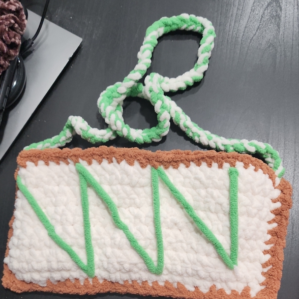 Key Lime Pie Tart Shoulder/crossbody